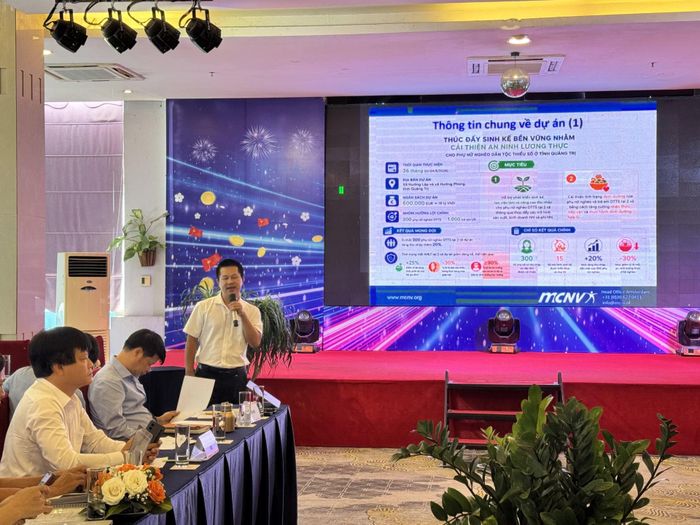 Đại diện Tổ chức Ủy ban Y tế Hà Lan-Việt Nam trình bày nội dung dự án tại hội thảo - Ảnh: Mai Linh