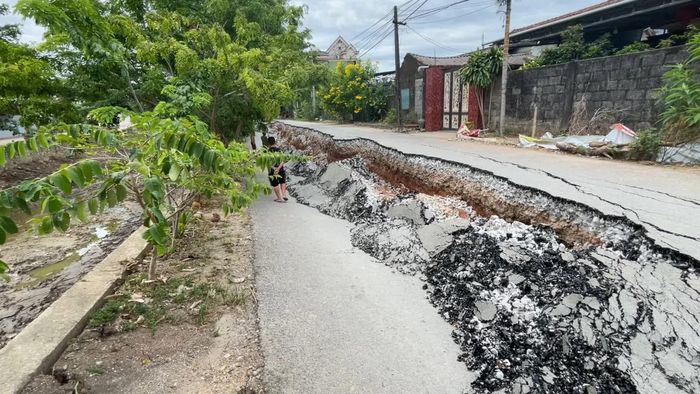 Hiện trường vụ sụt lún nghiêm trọng - Ảnh: N.M.P