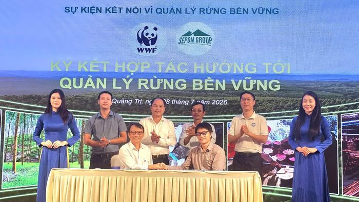 Sepon Group ký kết biên bản ghi nhớ hợp tác với WWF-Việt Nam nhằm phát triển rừng FSC - Ảnh: Phan Khiêm