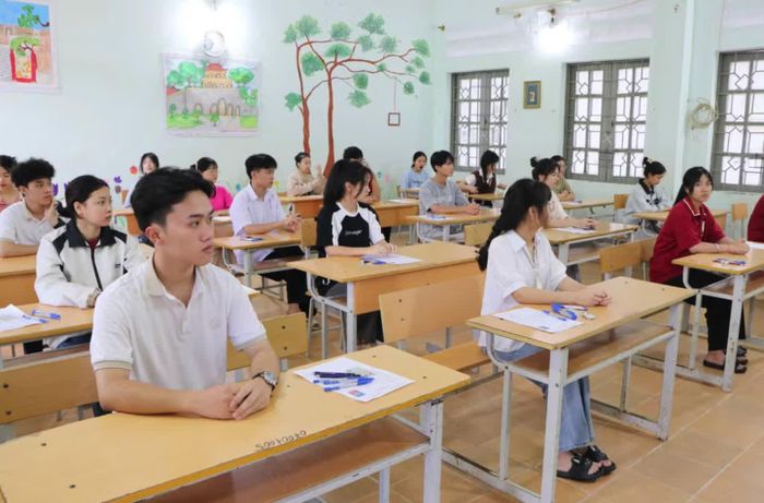 Thí sinh dự thi tốt nghiệp trung học phổ thông. (Ảnh: TTXVN)