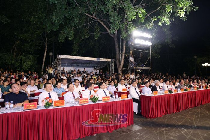 Các đại biểu dự chương trình.