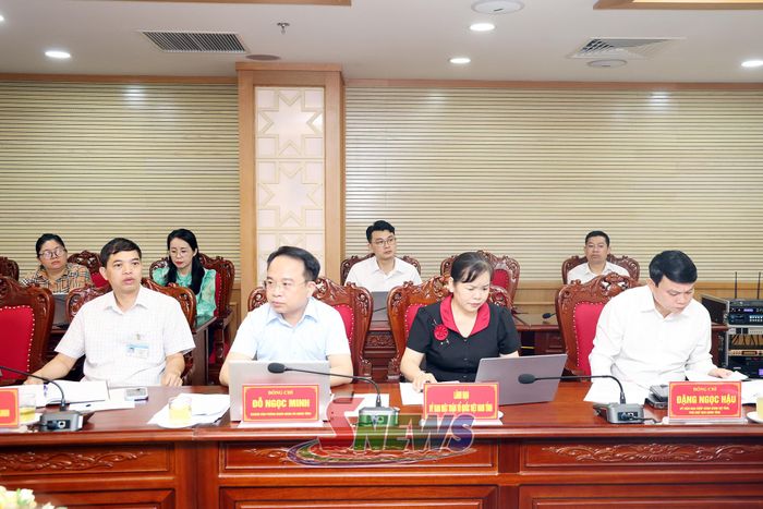 Các đại biểu dự phiên họp.