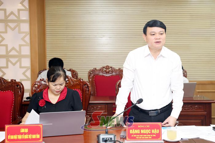 Đồng chí Đặng Ngọc Hậu phát biểu tại phiên họp.