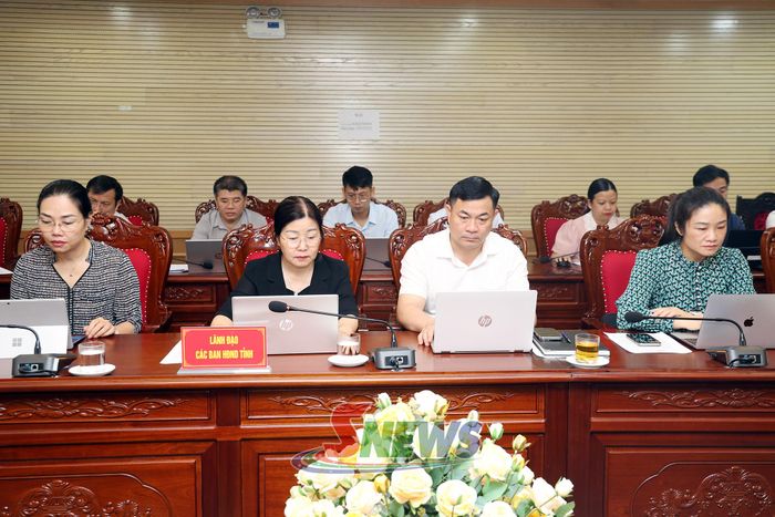 Các đại biểu dự phiên họp.