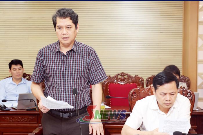 Đồng chí Vi Đức Thọ phát biểu tại phiên họp.