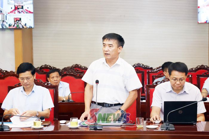Lãnh đạo Ban Quản lý dự án đầu tư xây dựng các công trình giao thông phát biểu tại cuộc làm việc.