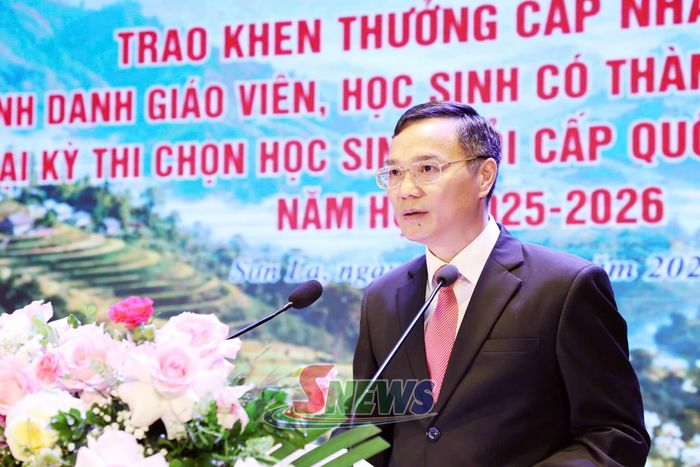 Đồng chí Đặng Quang Hưng, Phó Bí thư Đảng ủy UBND tỉnh, phát biểu tại lễ khen thưởng.