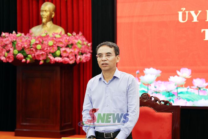 Đồng chí Nguyễn Minh Tiến, Phó Chủ tịch UBND tỉnh chủ trì cuộc làm việc.