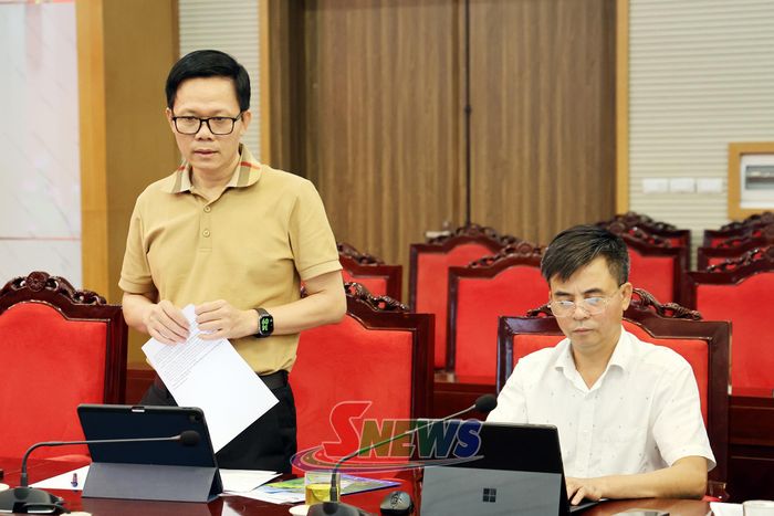 Lãnh đạo Công ty TNHH MTV quản lý khai thác công trình thủy lợi Sơn La phát biểu tại cuộc làm việc.
