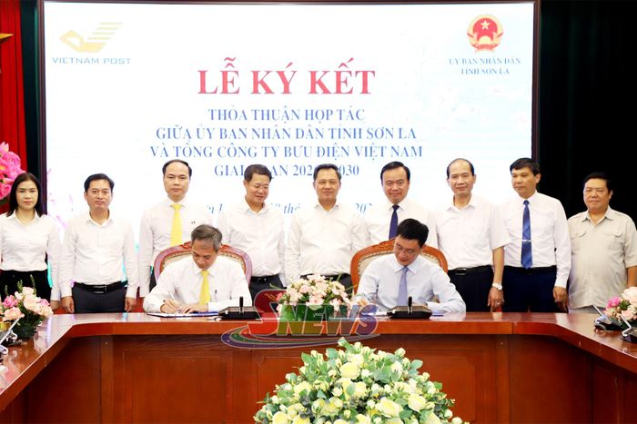 Ký kết hợp tác giữa Bưu điện tỉnh Sơn La và Công ty Cổ phần Phúc Sinh Sơn La thỏa thuận đưa sản phẩm cà phê lên các sàn thương mại điện tử của bưu điện.