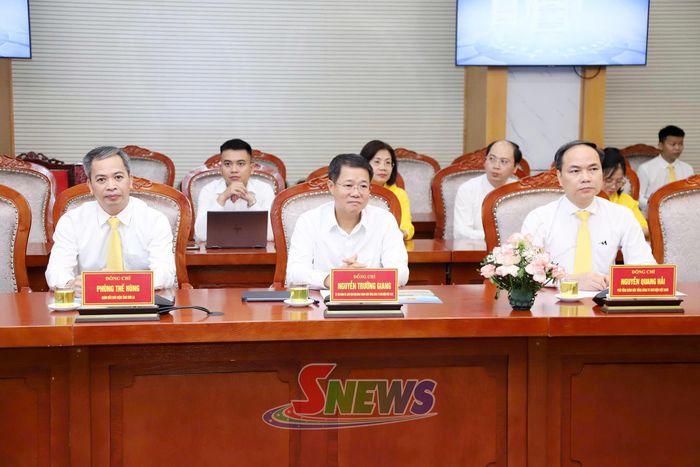Các đại biểu Tổng Công ty Bưu điện Việt Nam dự Lễ ký kết.
