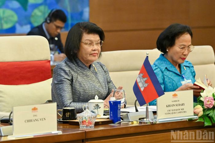 Chủ tịch Quốc hội Campuchia Samdech Khuon Sudary tại hội đàm.