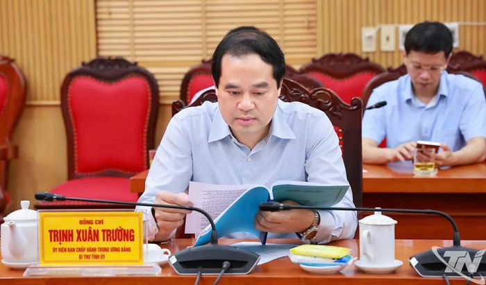 Đồng chí Bí thư Tỉnh ủy Trịnh Xuân Trường dự tại điểm cầu Tỉnh ủy.