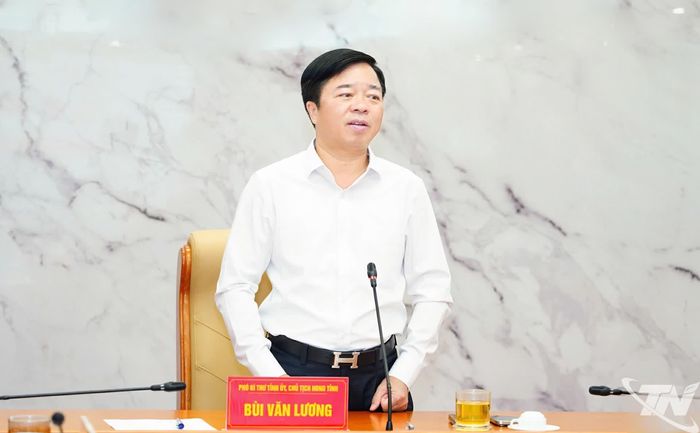 Đồng chí Bùi Văn Lương, Phó Bí thư Tỉnh ủy, Chủ tịch HĐND tỉnh Thái Nguyên, phát biểu kết luận Hội nghị.