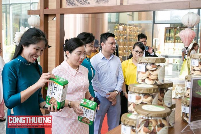 Hai điểm trưng bày sẽ giới thiệu hơn 100 sản phẩm tiêu biểu, đặc trưng của thành phố Đà Nẵng.