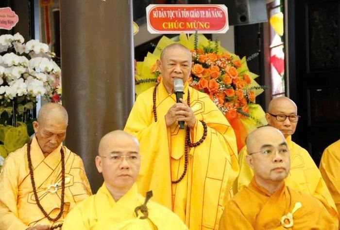 Hòa thượng Thích Từ Nghiêm ban đạo từ