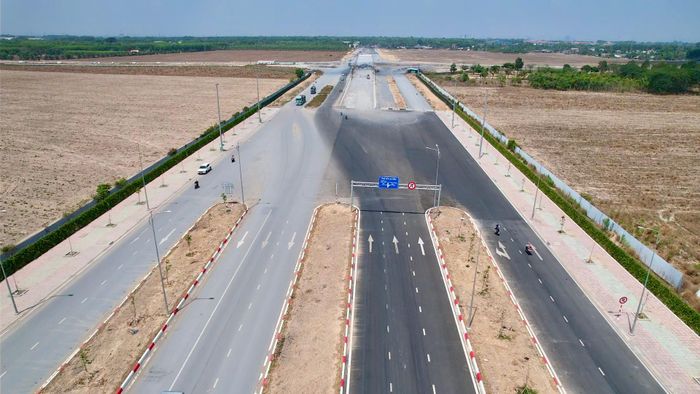 Đường 25B cũng đã triển khai 2 đoạn, trong đó đoạn qua trung tâm phường Nhơn Trạch đã hoàn tất thi công.