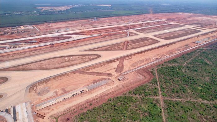 Đặc biệt, với hai đường cất hạ cánh đồng loạt hoàn thành ngay giai đoạn đầu, Cảng hàng không quốc tế Long Thành sẽ tiến thêm một cột mốc quan trọng trên hành trình trở thành cửa ngõ hàng không quốc tế mới của Việt Nam.