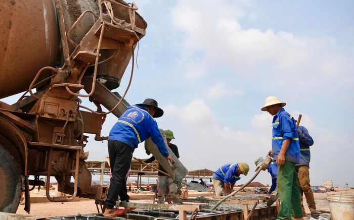 Dự án Cảng hàng không quốc tế Long Thành được đầu tư nhằm xây dựng sân bay đạt tiêu chuẩn cấp 4F theo phân cấp của Tổ chức Hàng không dân dụng quốc tế (ICAO), với quy mô hoàn chỉnh đạt công suất 100 triệu hành khách và 5 triệu tấn hàng hóa mỗi năm. Riêng giai đoạn 1, dự án có tổng mức đầu tư khoảng 114.450 tỷ đồng, xây dựng nhà ga hành khách cùng các hạng mục đồng bộ với công suất 25 triệu hành khách và 1,2 triệu tấn hàng hóa mỗi năm.