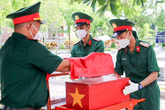 Quy trình lấy mẫu diễn ra trong sự trang nghiêm.