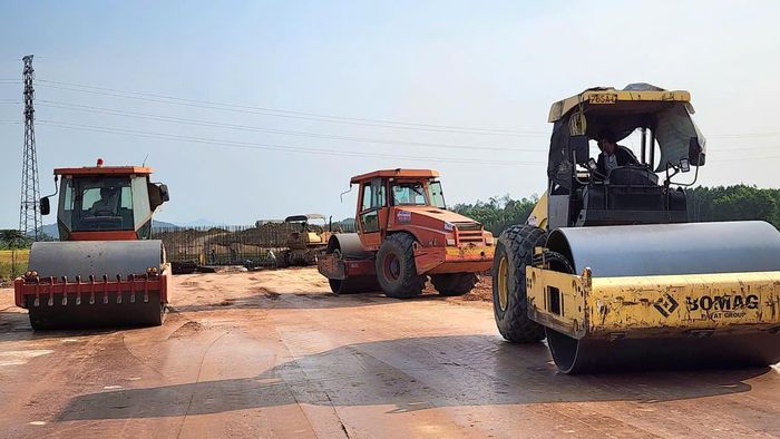 Nguồn đất đắp, đá khan hiếm khiến nhiều dự án đầu tư công gặp khó khăn.