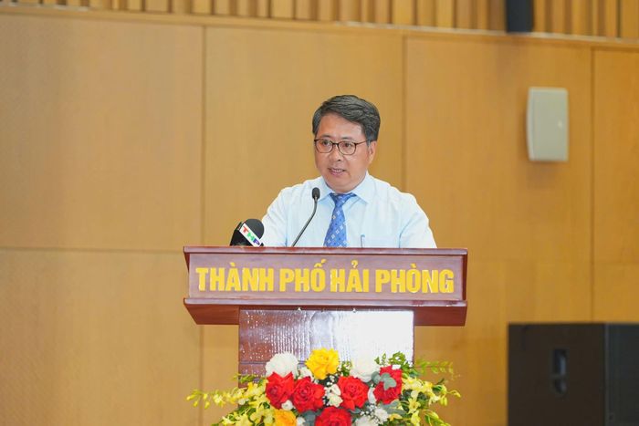 Ông Nguyễn Thành Hưng, Giám đốc Sở Xây dựng Hải Phòng trả lời chất vấn.