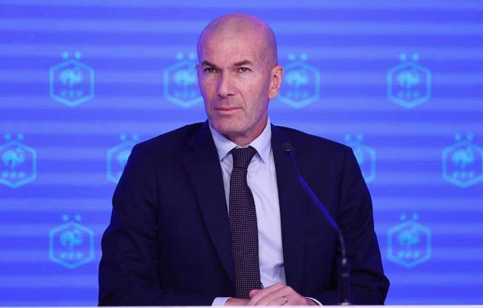 HLV Zinedine Zidane ký hợp đồng 4 năm với FFF. 
