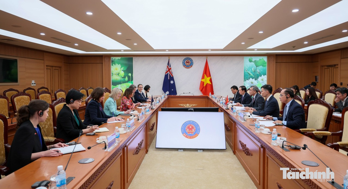 Bộ trưởng Bộ Tài chính Ngô Văn Tuấn tiếp đoàn công tác Australia do TS. Anne Aly dẫn đầu. Ảnh: Mạnh Tuấn.