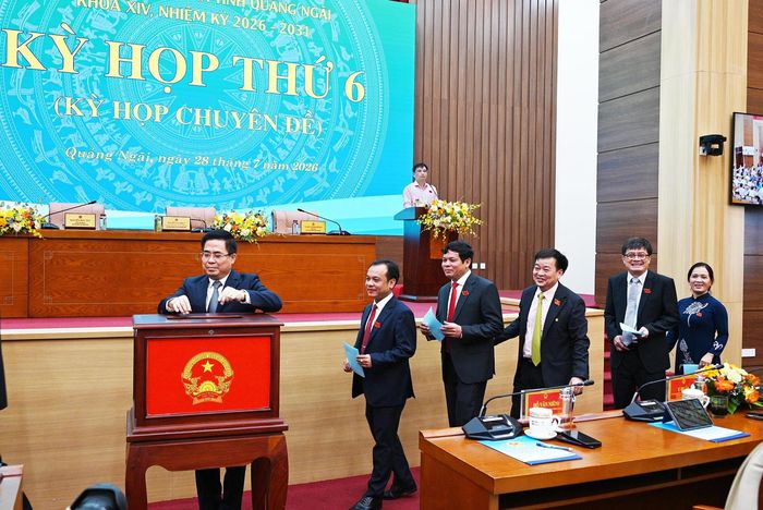 Các đại biểu HĐND tỉnh bỏ phiếu bầu Chủ tịch UBND tỉnh nhiệm kỳ 2026-2031. Ảnh Nguyễn Đăng Lâm