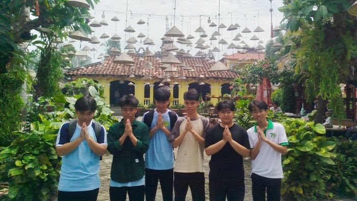 Nhiều bạn trẻ tìm về Chùa Phước Tường tham gia hoạt động thiện nguyện và tu học, góp phần gìn giữ, lan tỏa những giá trị sống tốt đẹp. Ảnh: Đức Linh.