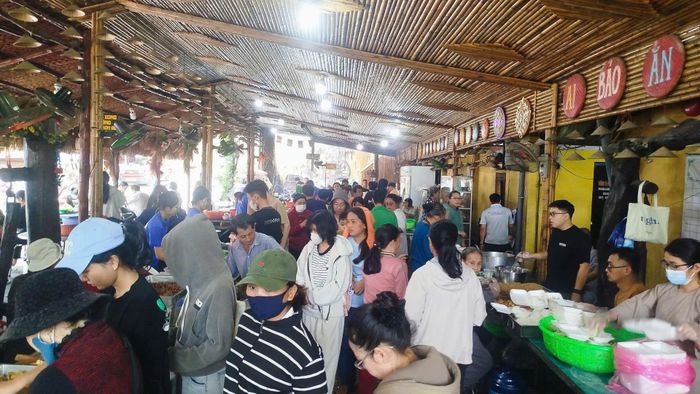 Hoạt động hiến máu tình nguyện được Chùa Phước Tường duy trì định kỳ, góp phần lan tỏa nghĩa cử nhân ái và tinh thần phụng sự xã hội. Ảnh: Sưu tầm.