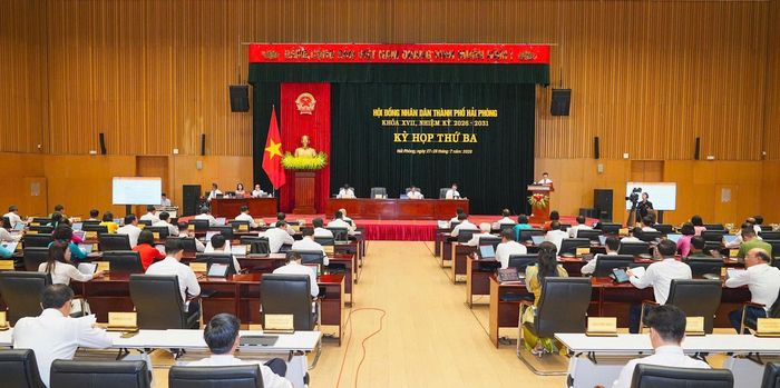 Chủ tọa điều hành Kỳ họp thứ Ba, HĐND thành phố Hải Phòng khóa XVII. Ảnh: Nguyễn Ánh 