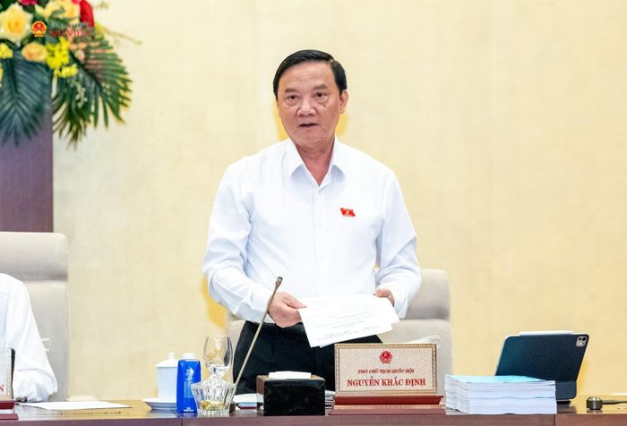 Phó Chủ tịch Quốc hội Nguyễn Khắc Định điều hành phiên thảo luận về dự án Luật Phát triển đô thị