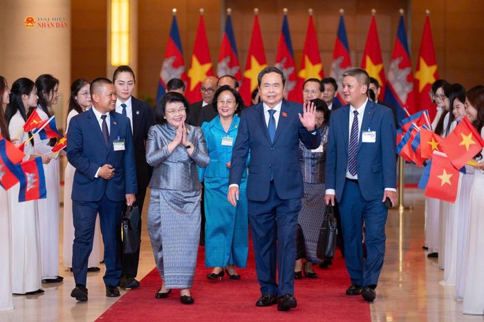 Chủ tịch Quốc hội Trần Thanh Mẫn chủ trì Lễ đón Chủ tịch Quốc hội Vương quốc Campuchia Samdech Khuon Sudary