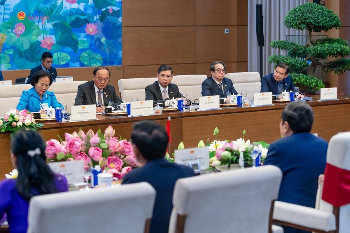 Các đại biểu tham dự hội đàm