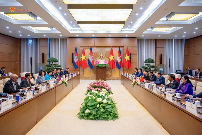 Quang cảnh hội đàm