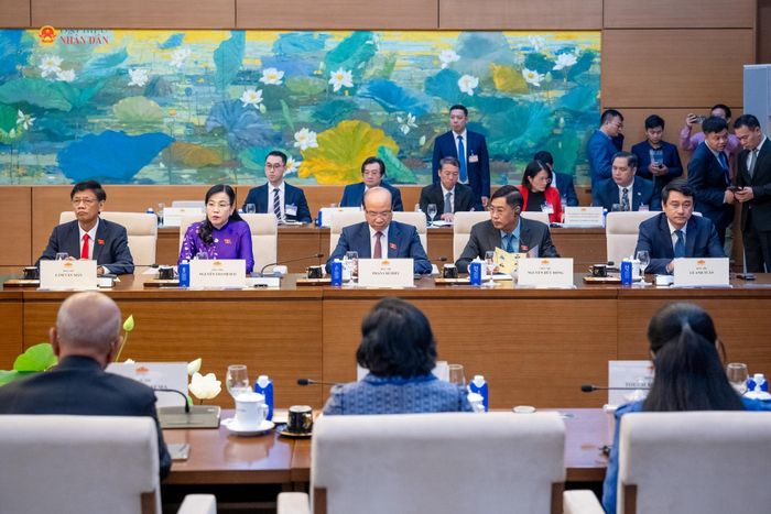 Các đại biểu tham dự hội đàm