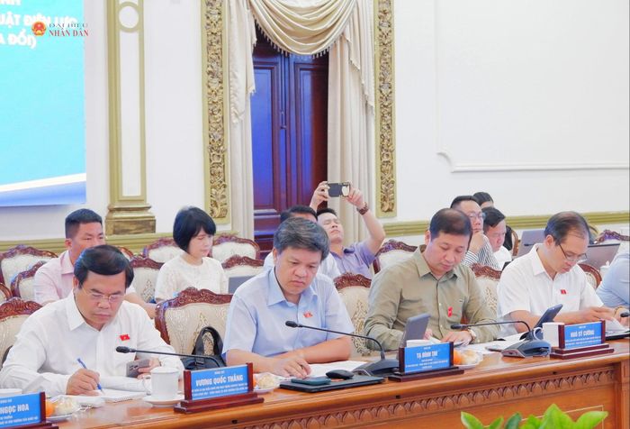 Thành viên Đoàn khảo sát tại cuộc làm việc