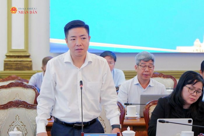 Phó Tổng giám đốc EVNHCMC Luân Quốc Hưng phát biểu