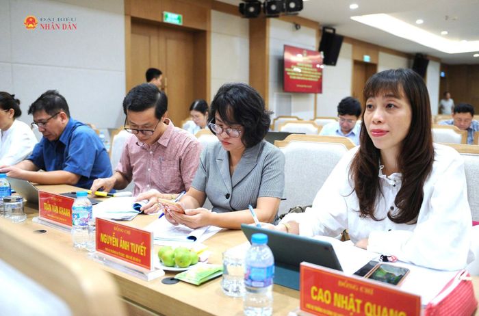 Các đại biểu tham dự cuộc làm việc