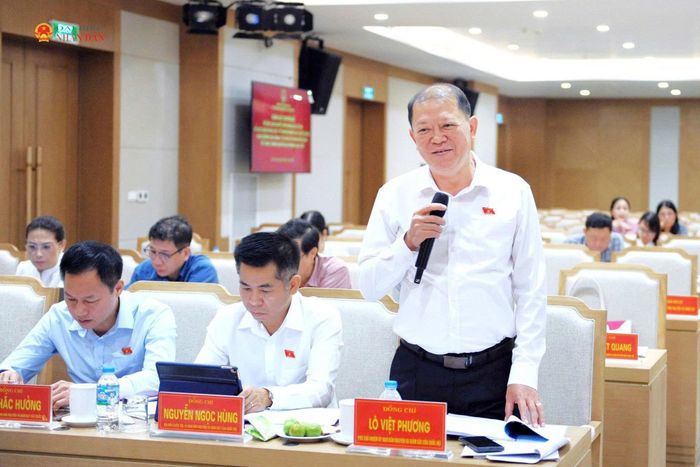 Phó Chủ nhiệm Ủy ban Dân nguyện và Giám sát Lò Việt Phương phát biểu