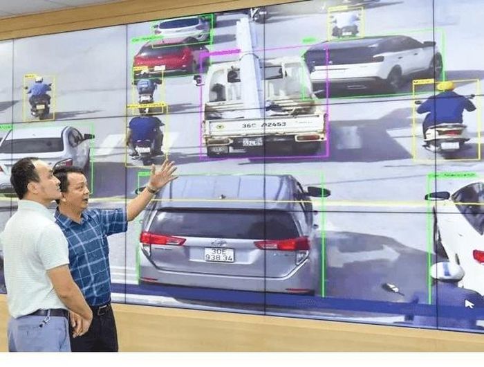 Tại Trung tâm IOC Thanh Hóa, công nghệ nền tảng VNPT IOC phiên bản 2.0 được ứng dụng đảm bảo sử dụng được tối đa các hệ thống thông tin, cơ sở dữ liệu sẵn có của địa phương. Ảnh: Hoàng Đông