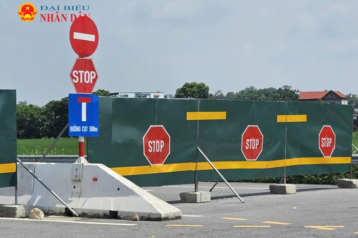 Liên quan đến dự án này, mới đây HĐND tỉnh Bắc Ninh đã thông qua chủ trương bố trí khoảng gần 13.000 tỷ đồng từ ngân sách địa phương để triển khai các dự án thành phần thuộc Dự án đầu tư xây dựng đường Vành đai 5 - Vùng Thủ đô Hà Nội đoạn qua địa bàn Bắc Ninh