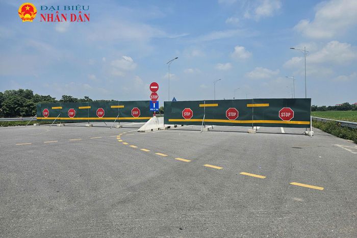 Tuy nhiên, hiện tại đây là tuyến đường cụt, khiến phương tiện giao thông không thể lưu thông toàn tuyến và tiềm ẩn nhiều nguy cơ tai nạn giao thông. Cơ quan chức năng đã lập rào chắn tạm thời tại vị trí chưa có mặt bằng