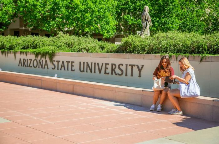 Đại học Arizona State (ASU) của Mỹ chính thức mở chương trình cử nhân đào tạo nhà sáng tạo nội dung và influencer, trong bối cảnh “nền kinh tế sáng tạo” toàn cầu bùng nổ với giá trị hàng trăm tỷ USD