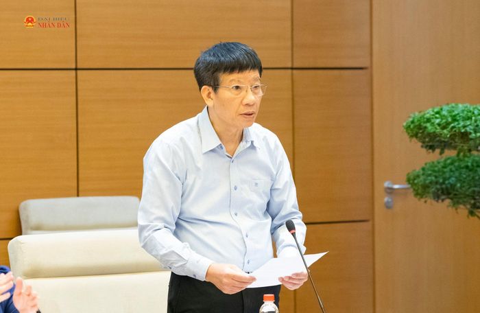 Phó Chủ nhiệm Văn phòng Quốc hội Phạm Đình Toản báo cáo về công tác chuẩn bị các điều kiện bảo đảm phục vụ Kỳ họp không thường lệ thứ Nhất
