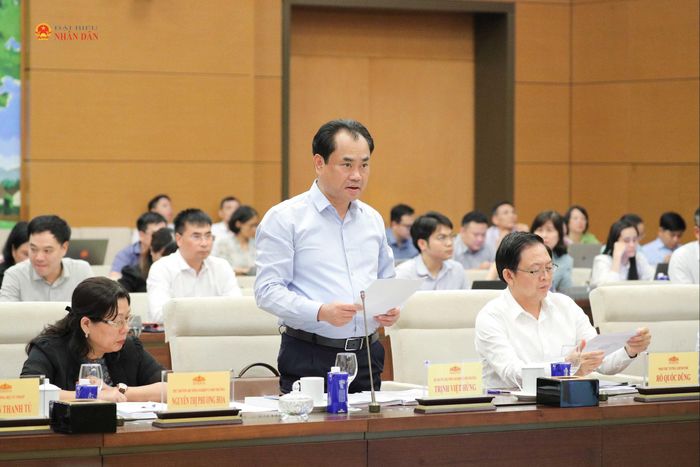 Bộ trưởng Bộ Nông nghiệp và Môi trường Trịnh Việt Hùng trình bày Tờ trình định hướng chính sách sửa đổi Luật Đất đai