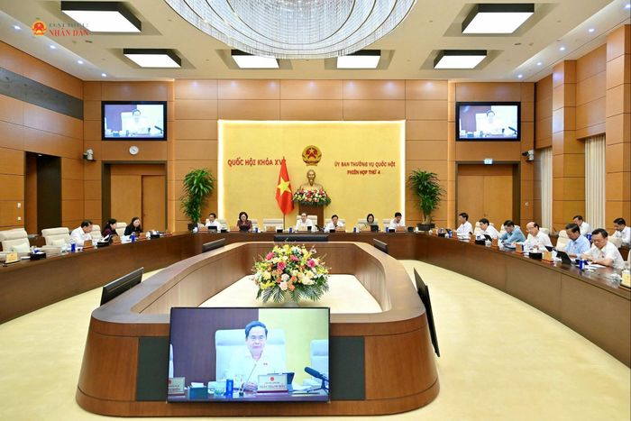 Quang cảnh phiên họp