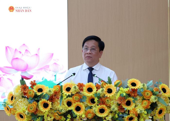 Chủ tịch UBND tỉnh An Giang Hồ Văn Mừng báo cáo, giải trình làm rõ thêm các nội dung đại biểu quan tâm