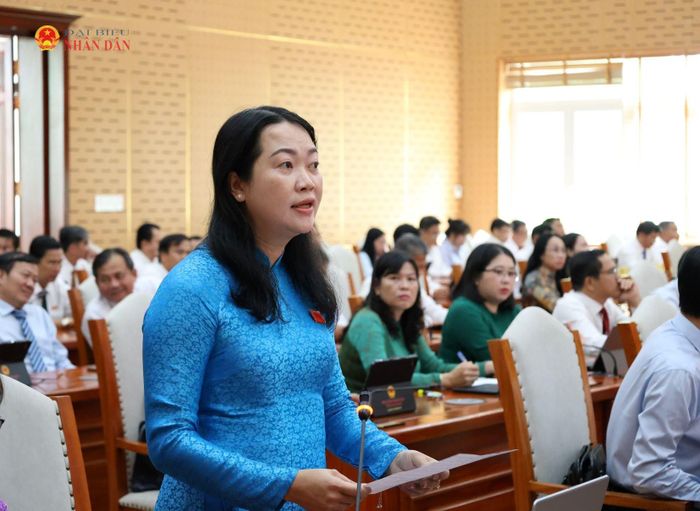 Đại biểu Nguyễn Thị Ngọc Bích chất vấn về tình trạng hồ sơ cấp giấy chứng nhận quyền sử dụng đất còn tồn đọng nhiều